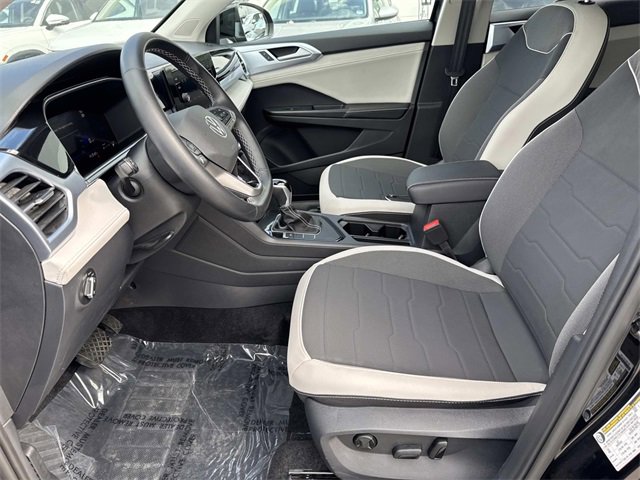 Certified 2025 Volkswagen Taos SE image 13