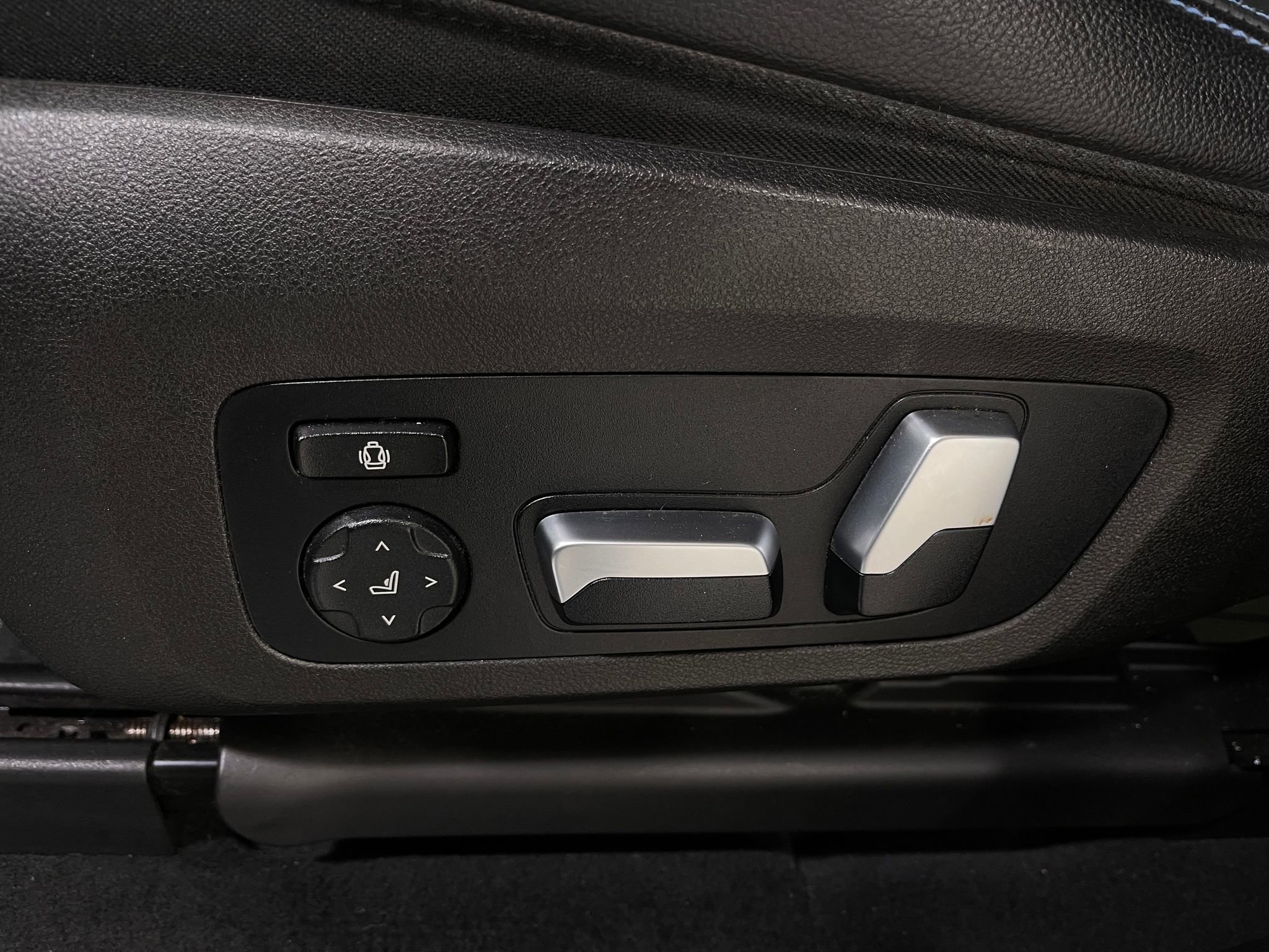 Used 2018 BMW X3 M40i image 17