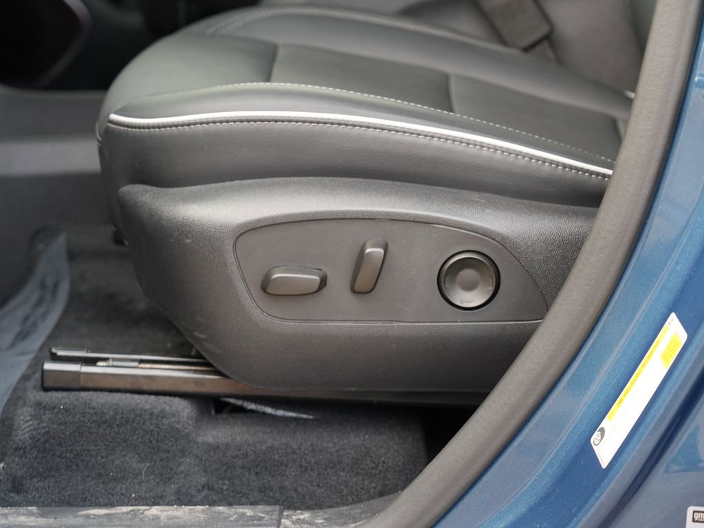 Used 2025 Buick Enclave Preferred AWD/4WD image 15