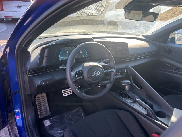 Used 2025 Hyundai Elantra Sport image 8