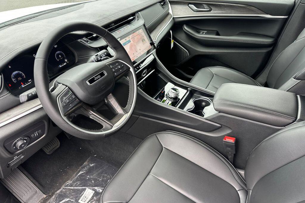 New 2026 Jeep Grand Cherokee L Limited AWD/4WD image 10