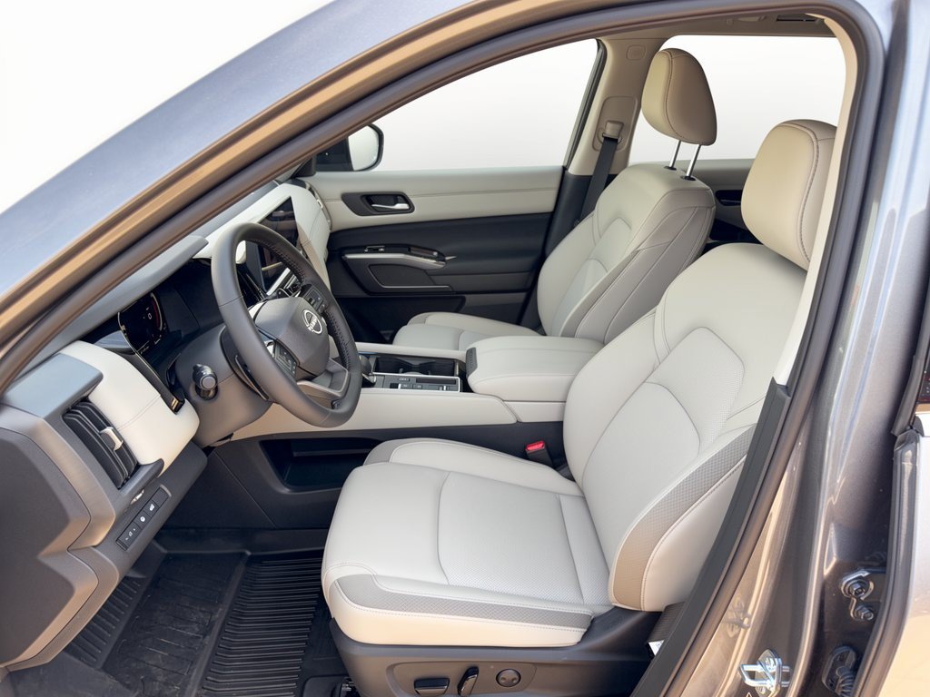 Used 2026 Nissan Pathfinder SL FWD image 5