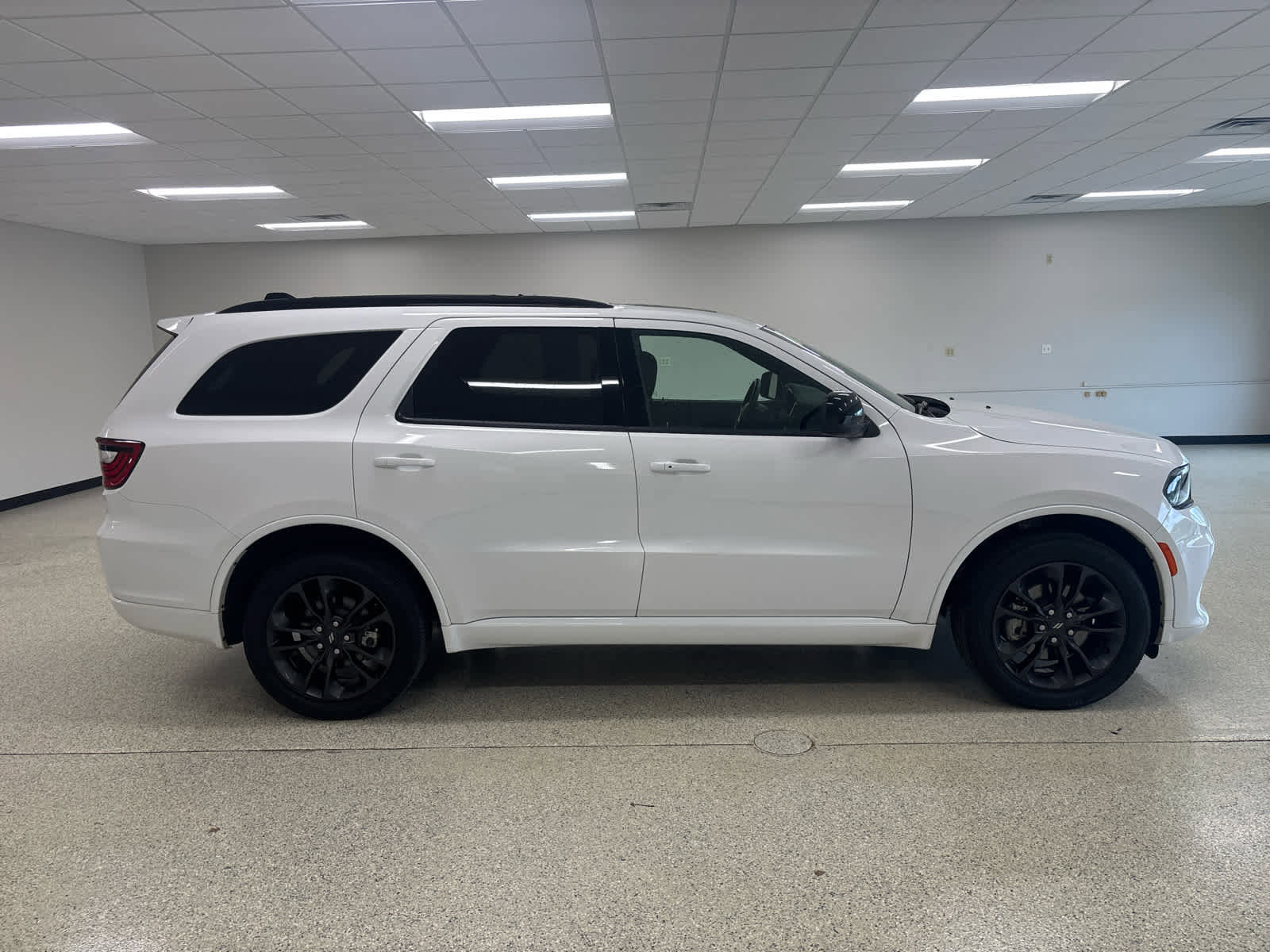 Used 2024 Dodge Durango SXT w/ SXT Blacktop Group AWD/4WD image 6