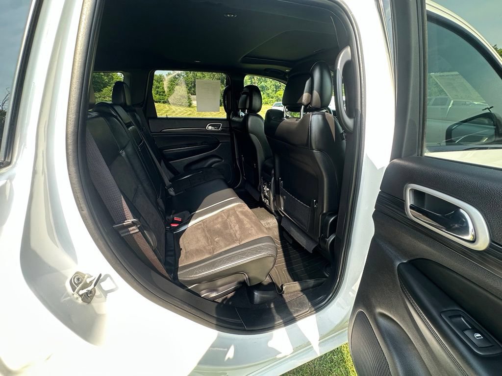 Used 2020 Jeep Grand Cherokee Altitude RWD image 12
