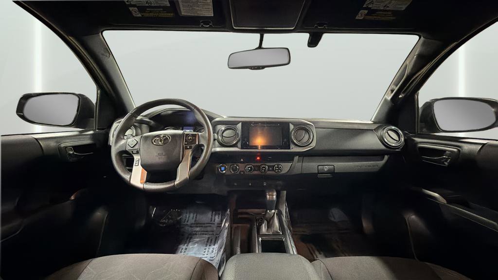 Used 2017 Toyota Tacoma TRD Sport w/ Tow Package (A/T) image 14