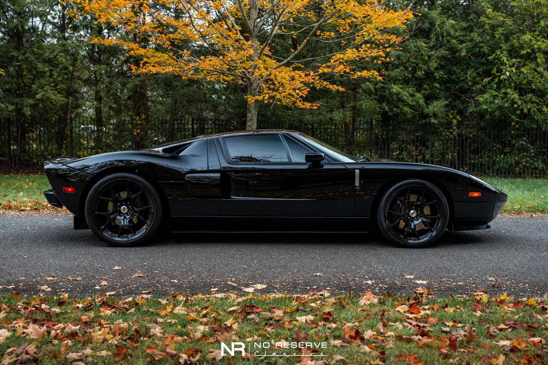 Used 2005 Ford GT image 39