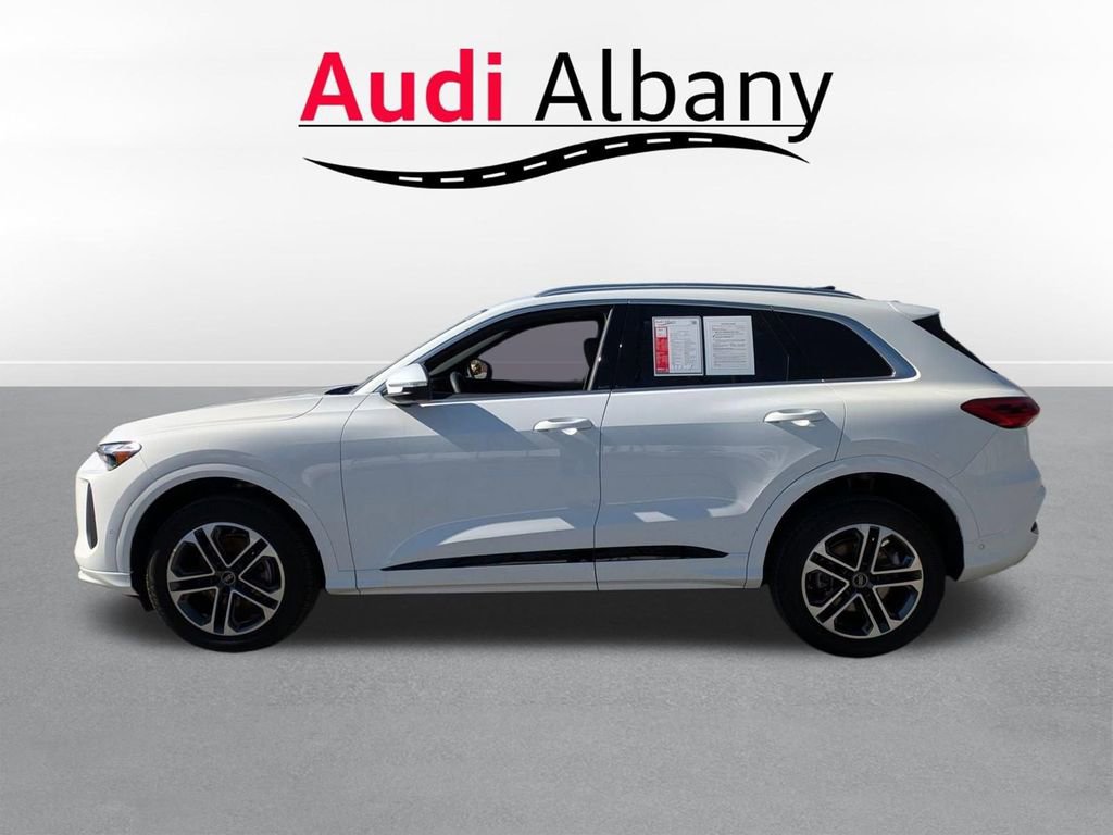 Certified 2025 Audi Q5 Premium w/ Convenience Package image 3