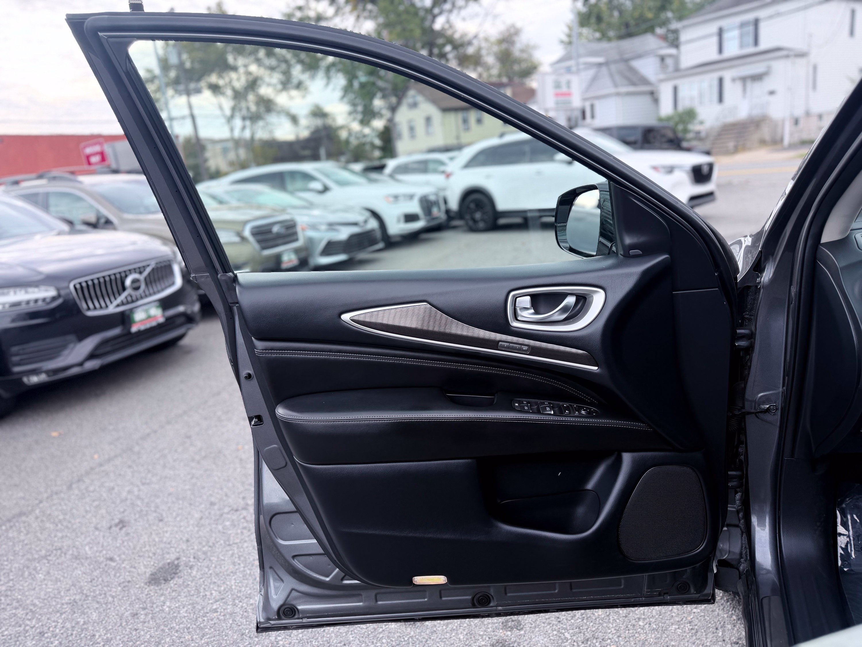 Used 2019 INFINITI QX60 Luxe w/ Essential Package AWD/4WD image 12