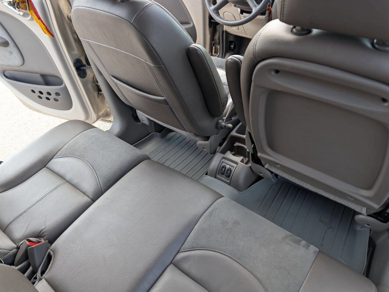 Used 2004 Chrysler PT Cruiser Limited image 19