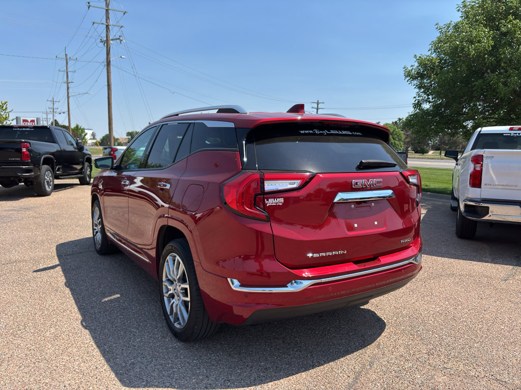 Used 2023 GMC Terrain Denali w/ Denali Premium Package AWD/4WD image 6