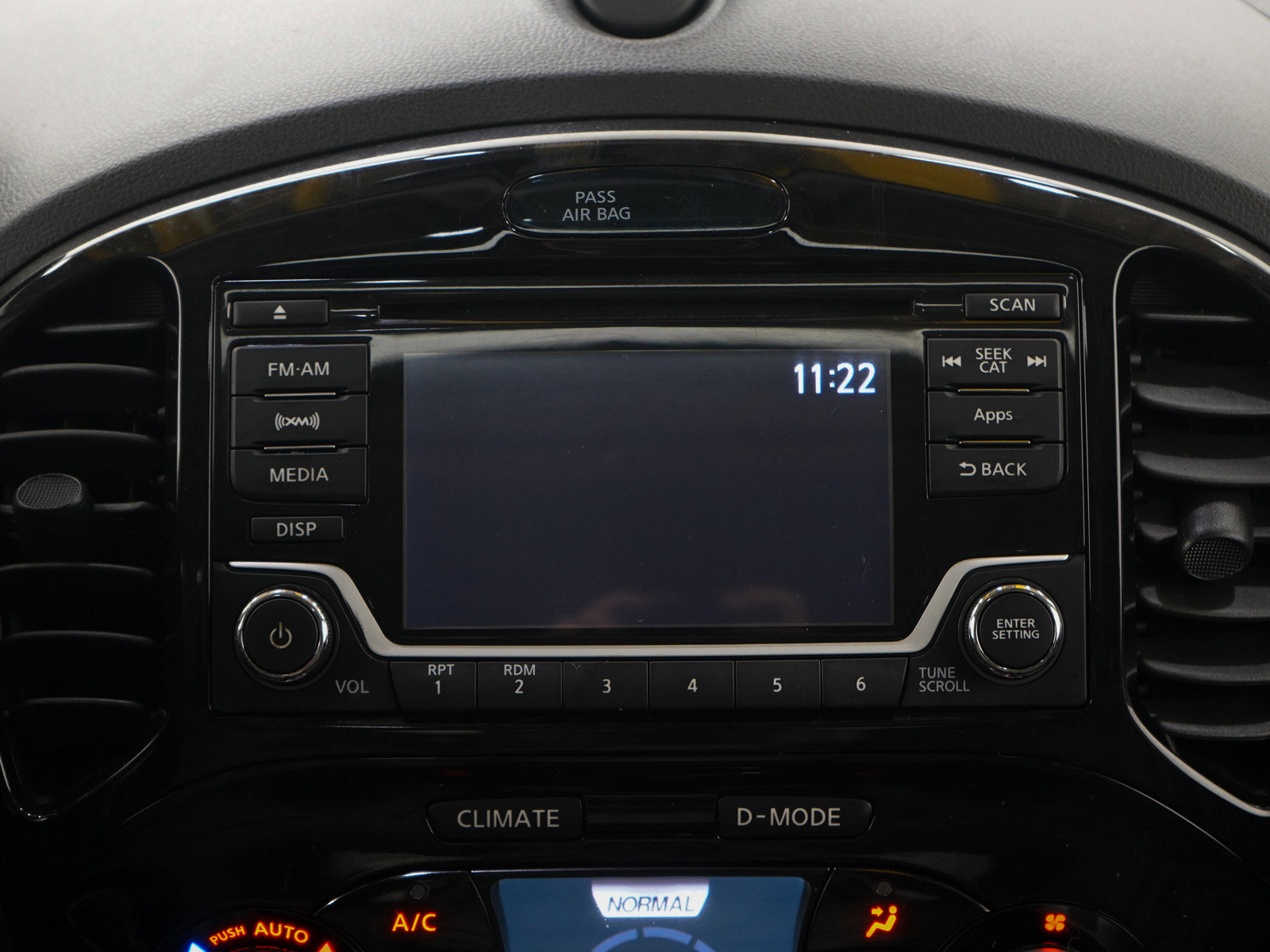 Used 2015 Nissan Juke SV w/ Cold Weather Package image 15