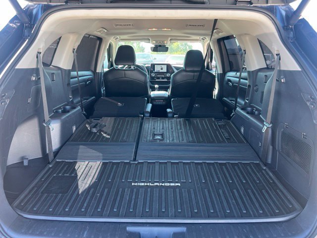 Used 2024 Toyota Highlander XLE AWD/4WD image 48