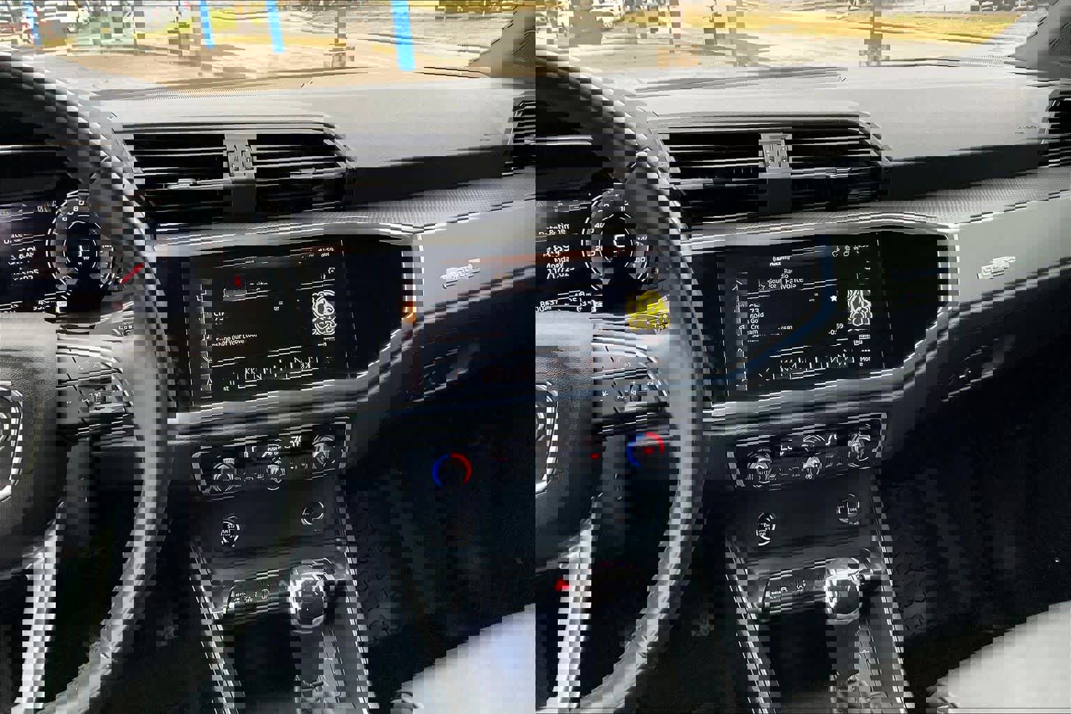 Used 2022 Audi Q3 2.0T Premium Plus w/ Premium Plus Package image 6