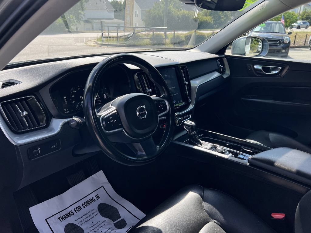 Used 2019 Volvo XC60 T5 Momentum w/ Premium Package AWD/4WD image 10