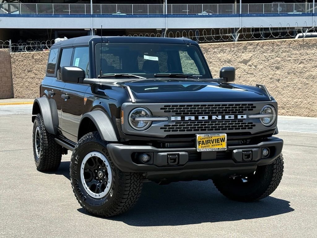New 2026 Ford Bronco Badlands w/ Sasquatch Package AWD/4WD image 2