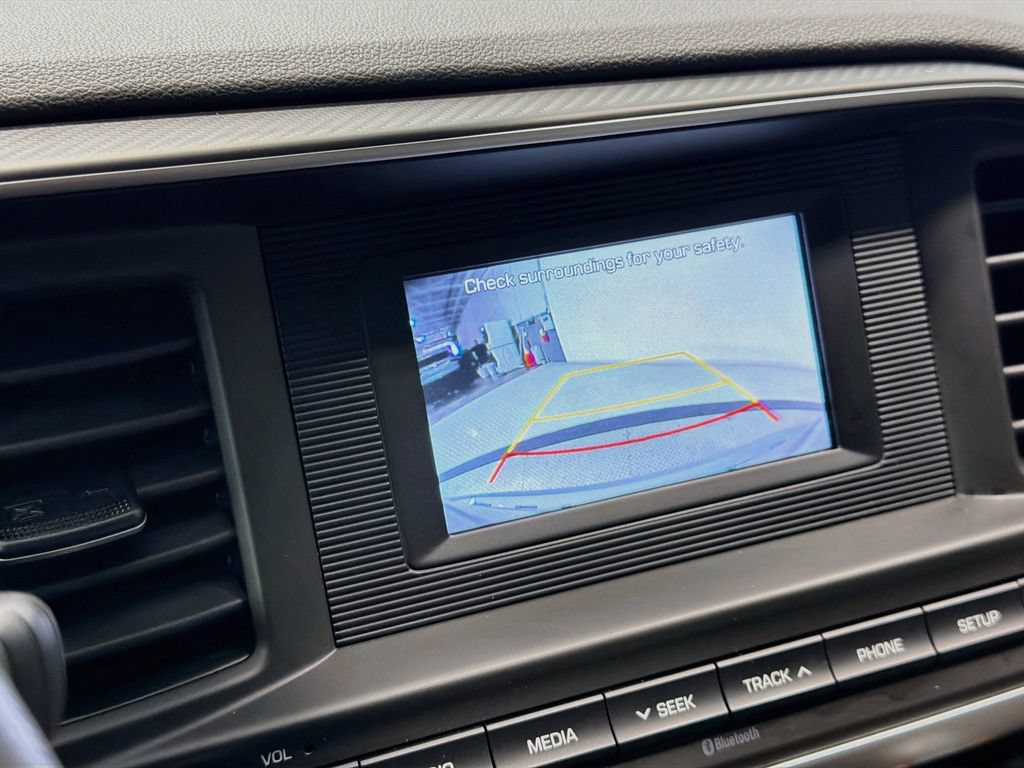 Used 2020 Hyundai Elantra SE FWD image 15