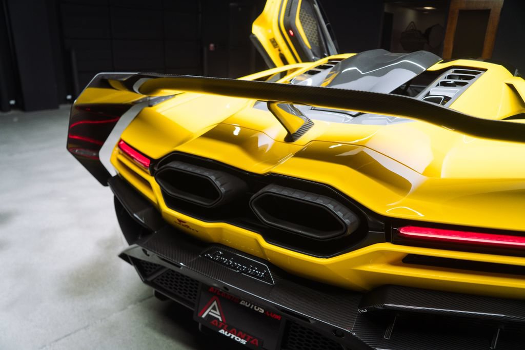 Used 2024 Lamborghini Revuelto AWD/4WD image 25