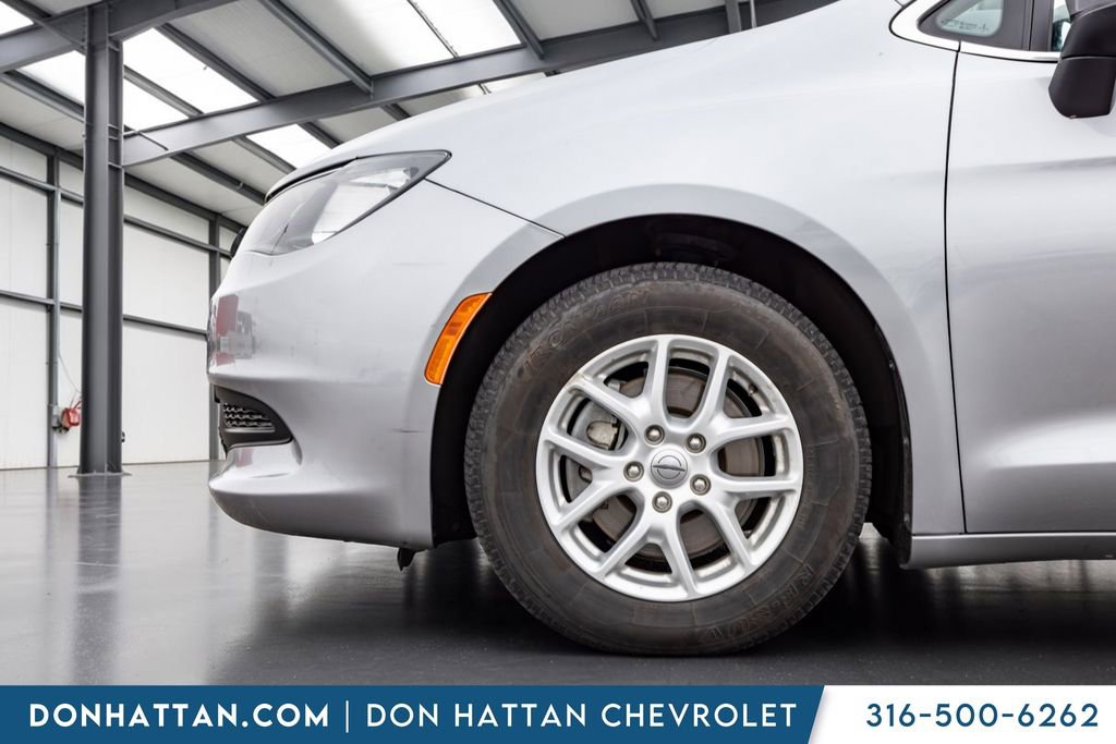 Used 2021 Chrysler Voyager Lxi FWD image 29