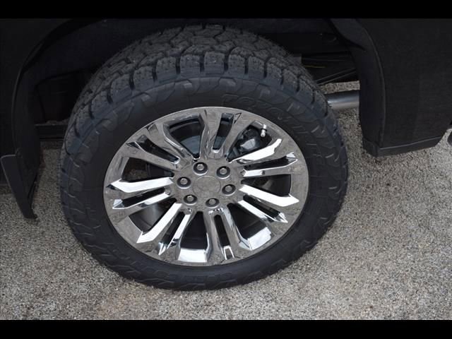 Used 2025 Chevrolet Silverado 1500 LT AWD/4WD image 6