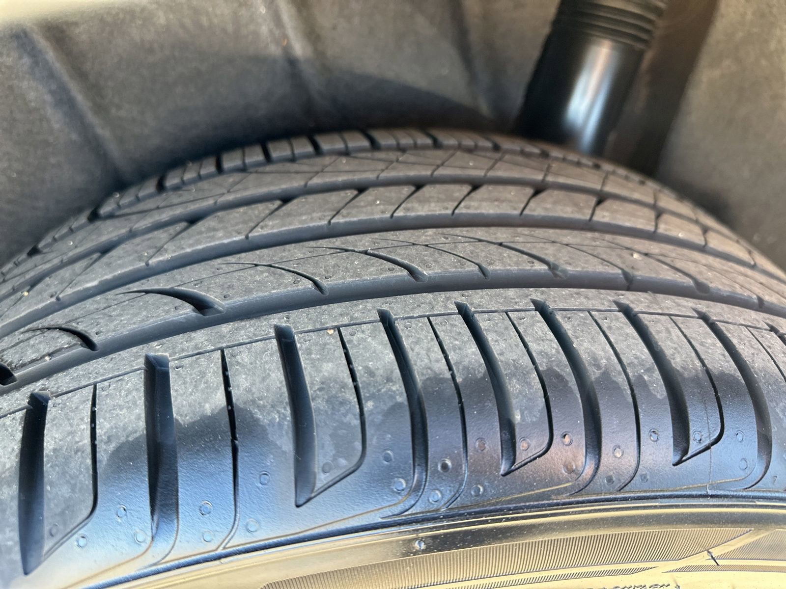 Certified 2022 Volkswagen Tiguan SEL R-Line image 8