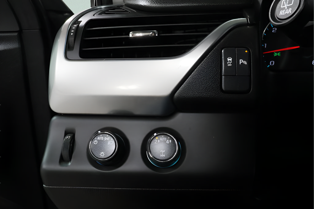 Used 2018 Chevrolet Tahoe LS AWD/4WD image 16