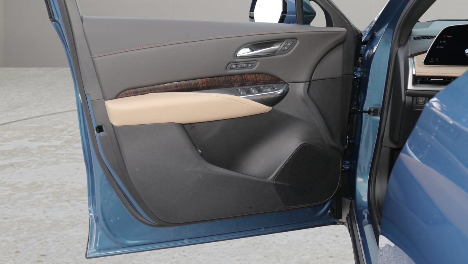 Certified 2025 Cadillac XT4 Premium Luxury FWD image 10