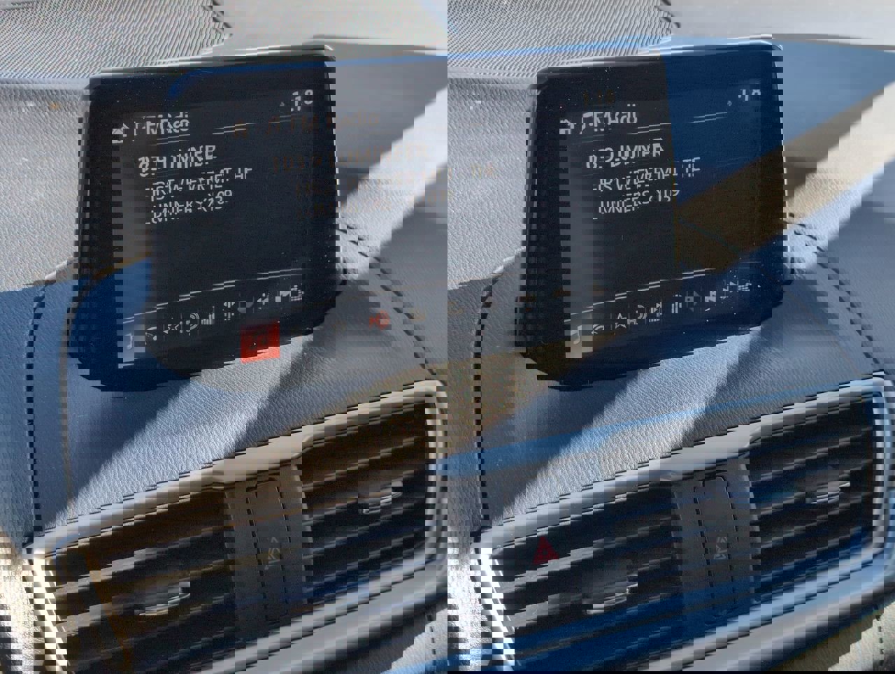 Used 2018 MAZDA MAZDA3 Sport image 19