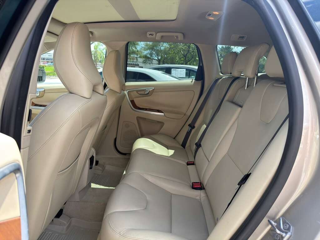Used 2015 Volvo XC60 T5 Platinum image 12