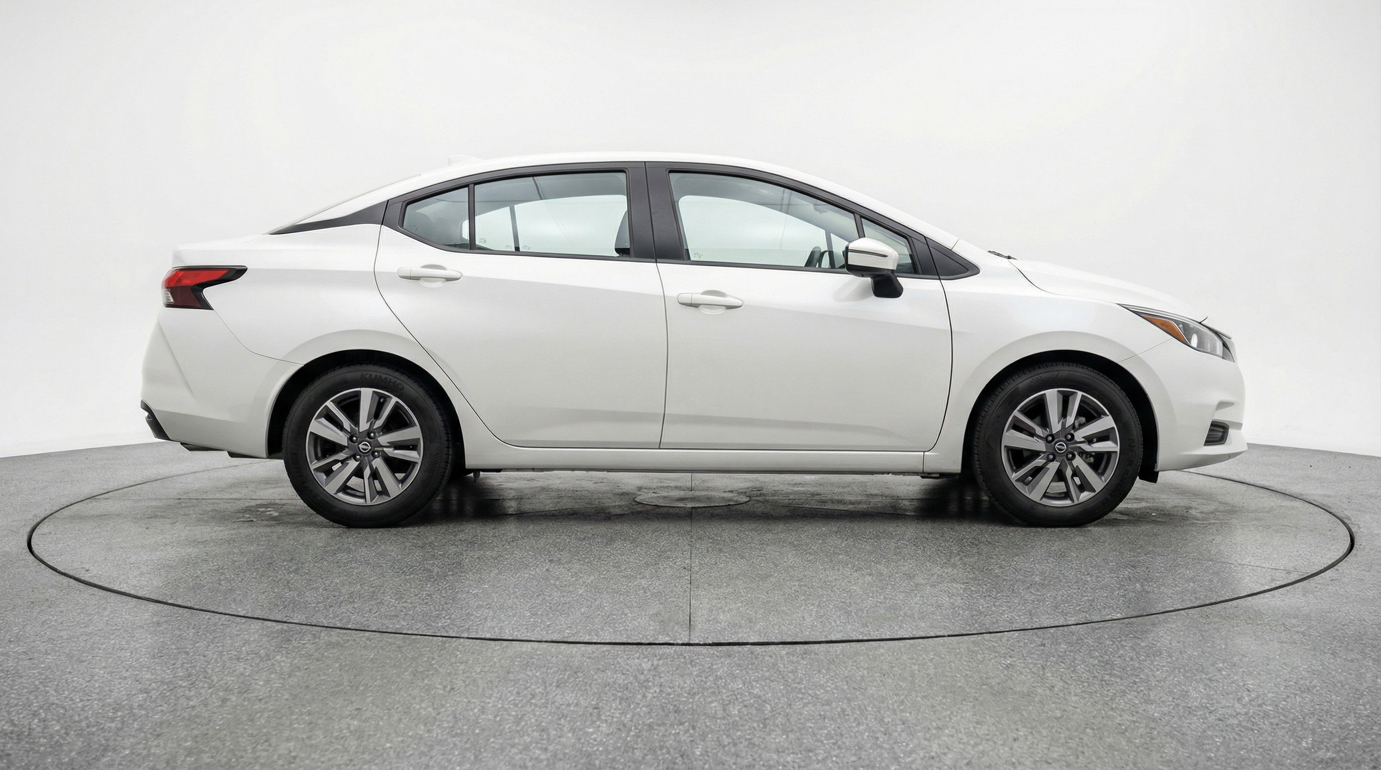 Used 2025 Nissan Versa SV image 11