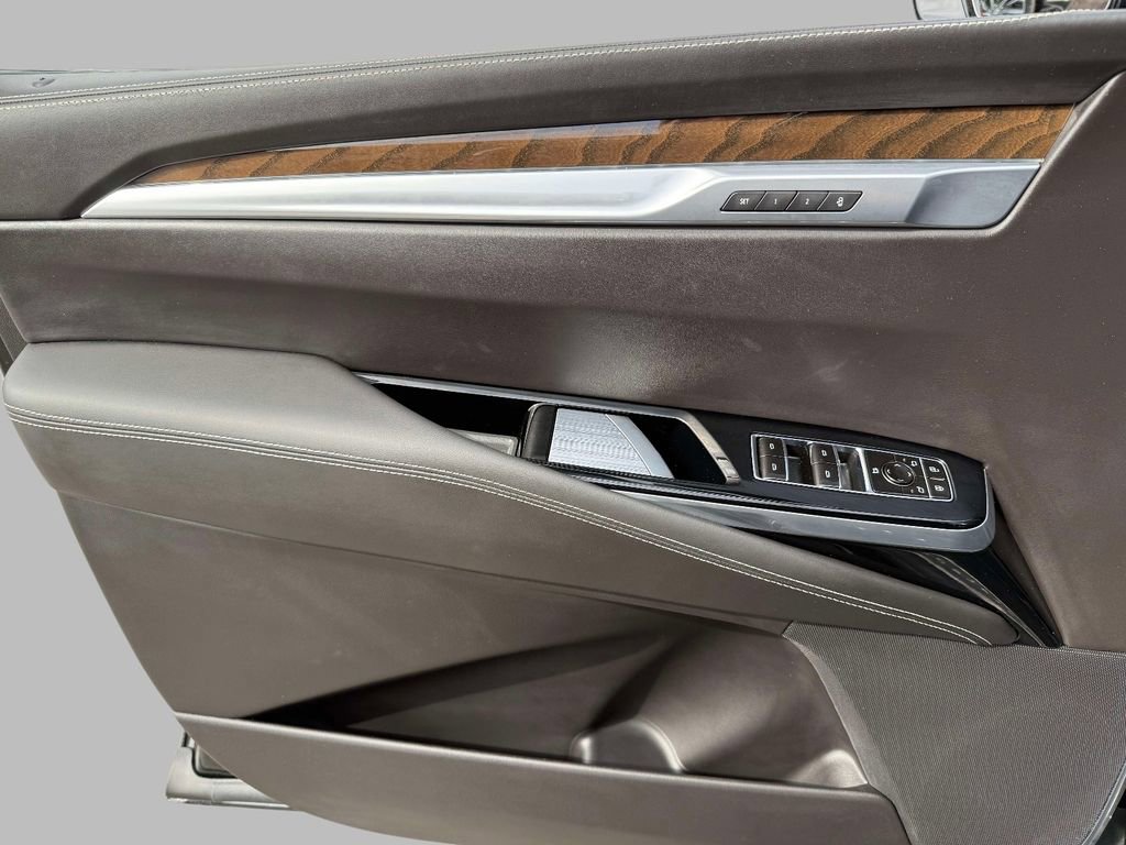 Used 2025 Cadillac Escalade ESV Premium Luxury Platinum image 21