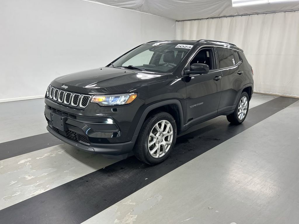 Used 2023 Jeep Compass Latitude AWD/4WD image 5
