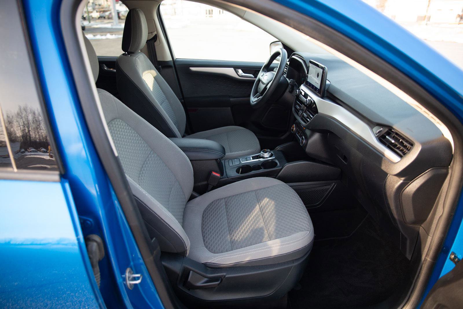 Used 2020 Ford Escape SE image 25