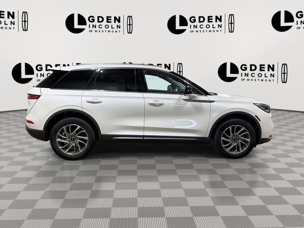 Certified 2022 Lincoln Corsair AWD w/ Equipment Group 101A image 9