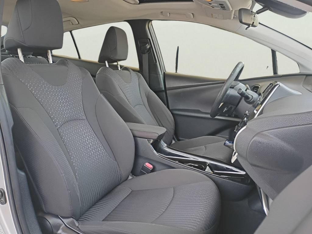 Used 2017 Toyota Prius Three w/ Advanced Technology Package FWD image 2