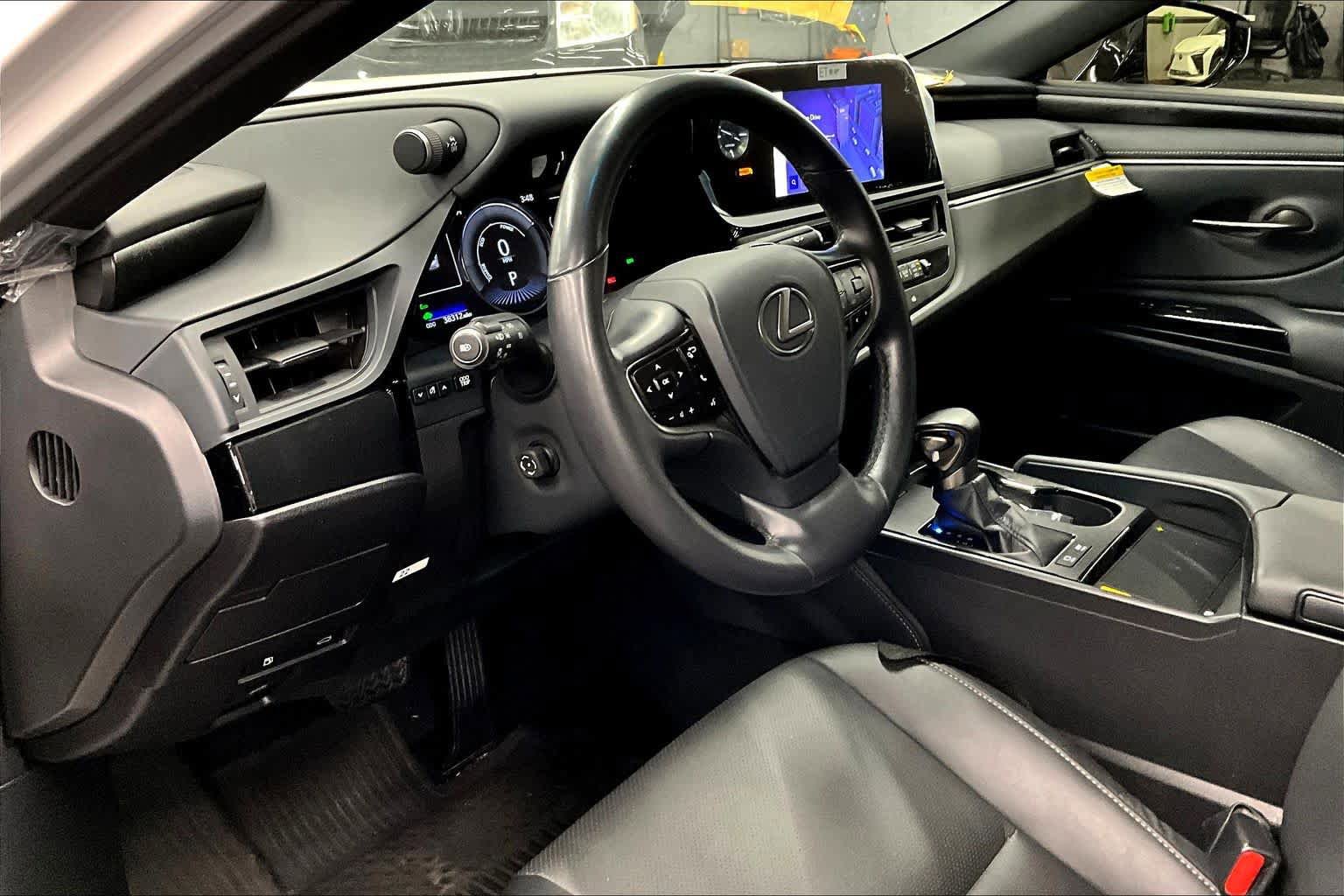 Used 2025 Lexus ES 300h w/ Premium Package FWD image 18
