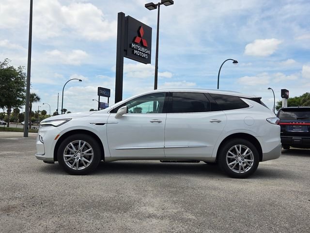 Used 2022 Buick Enclave Essence w/ Experience Buick Package FWD image 2