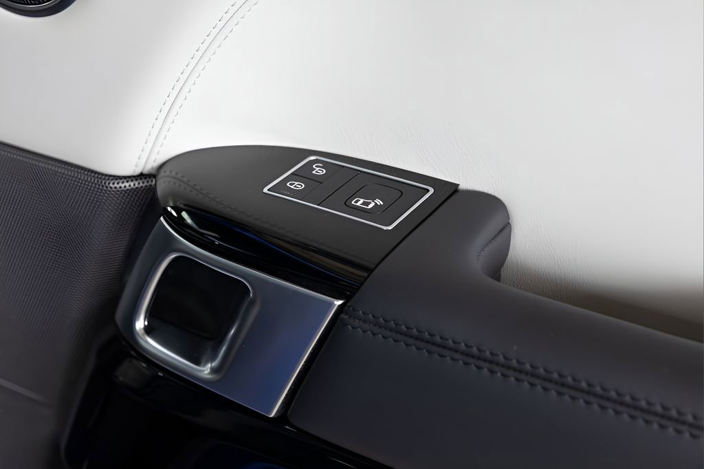 Used 2020 Land Rover Range Rover Sport SVR image 72