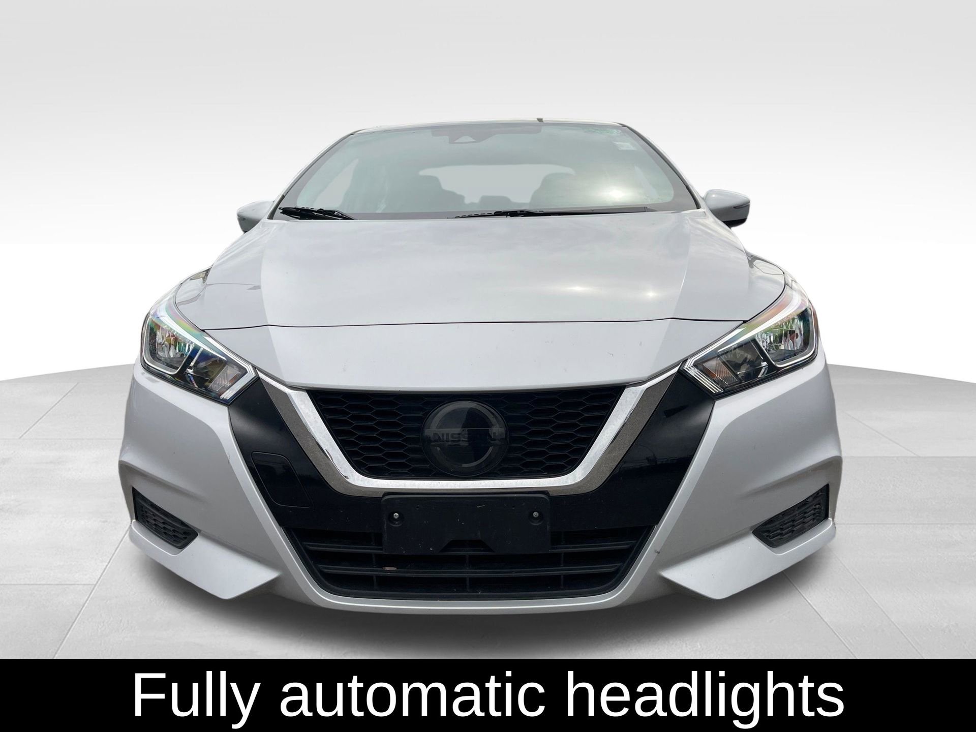 Used 2021 Nissan Versa SV image 2