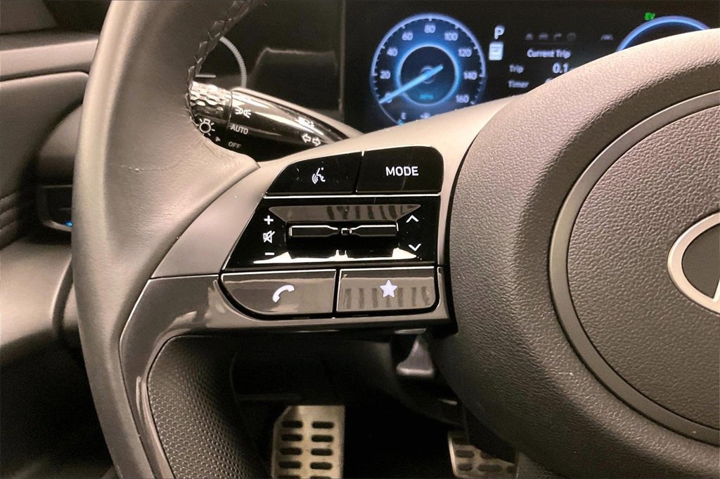 Certified 2025 Hyundai Elantra SEL image 18