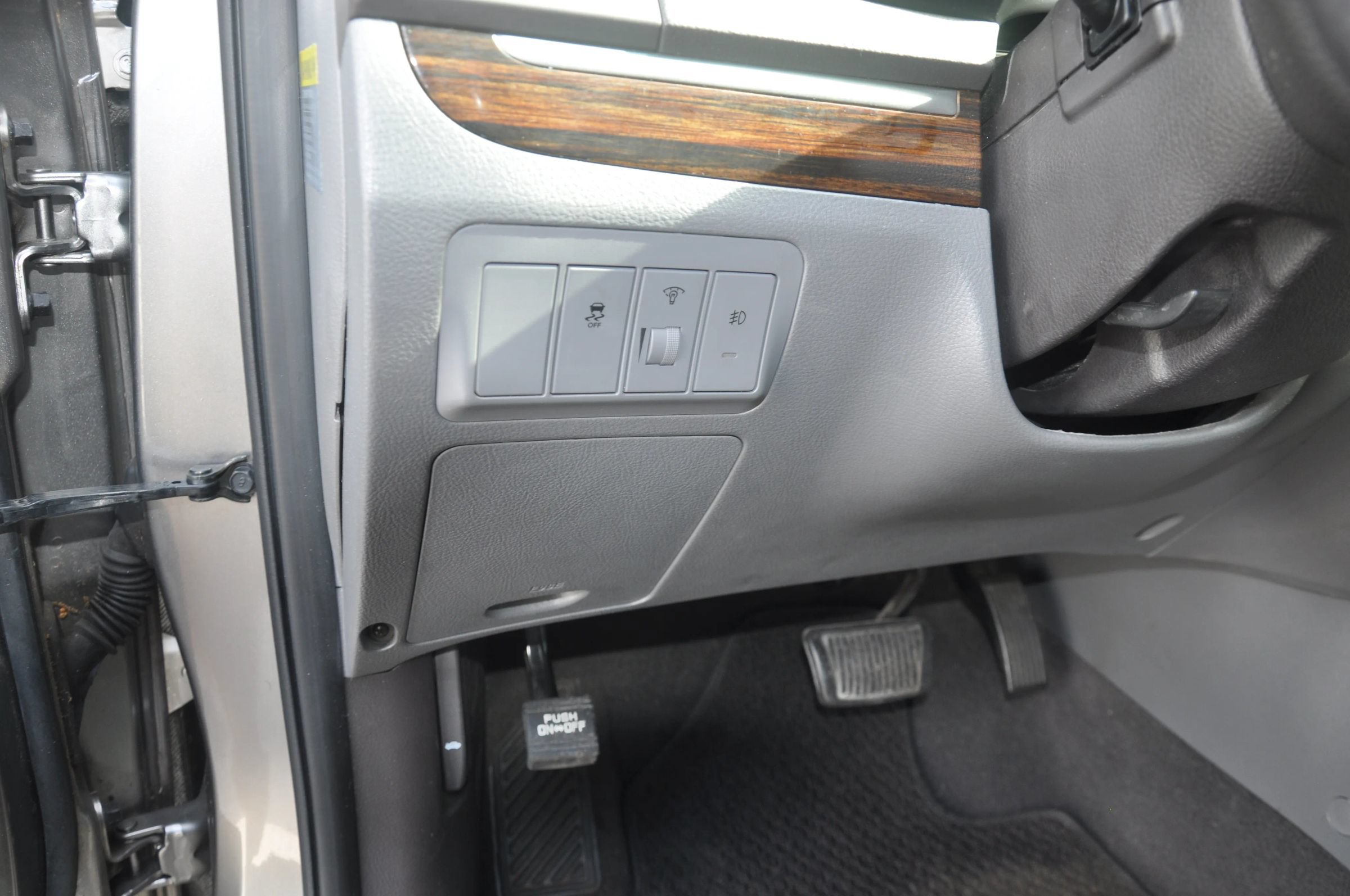 Used 2011 Hyundai Santa Fe SE FWD image 12