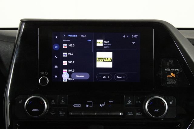 Used 2023 Toyota Highlander XLE image 32