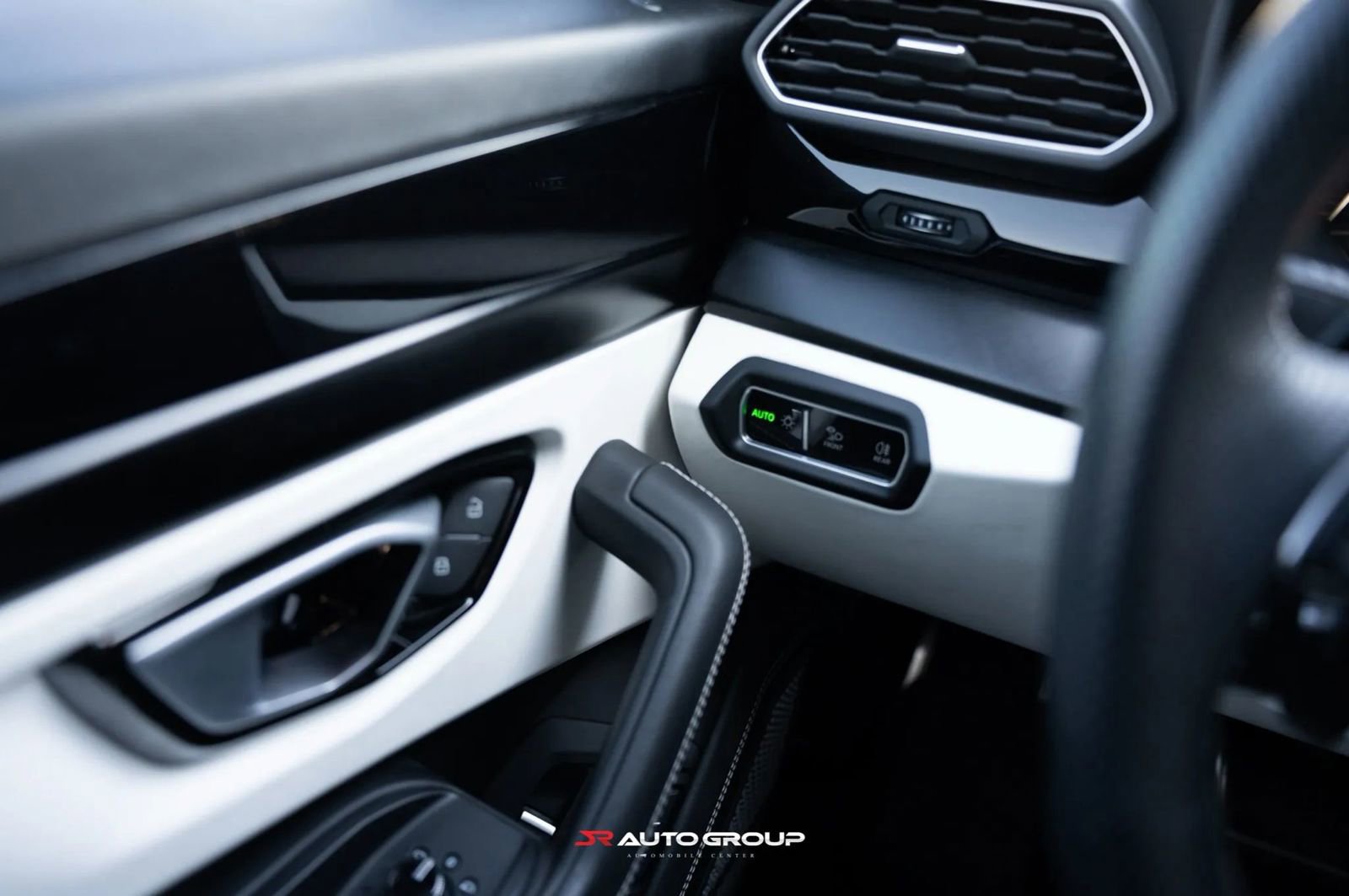 Used 2022 Lamborghini Urus image 15