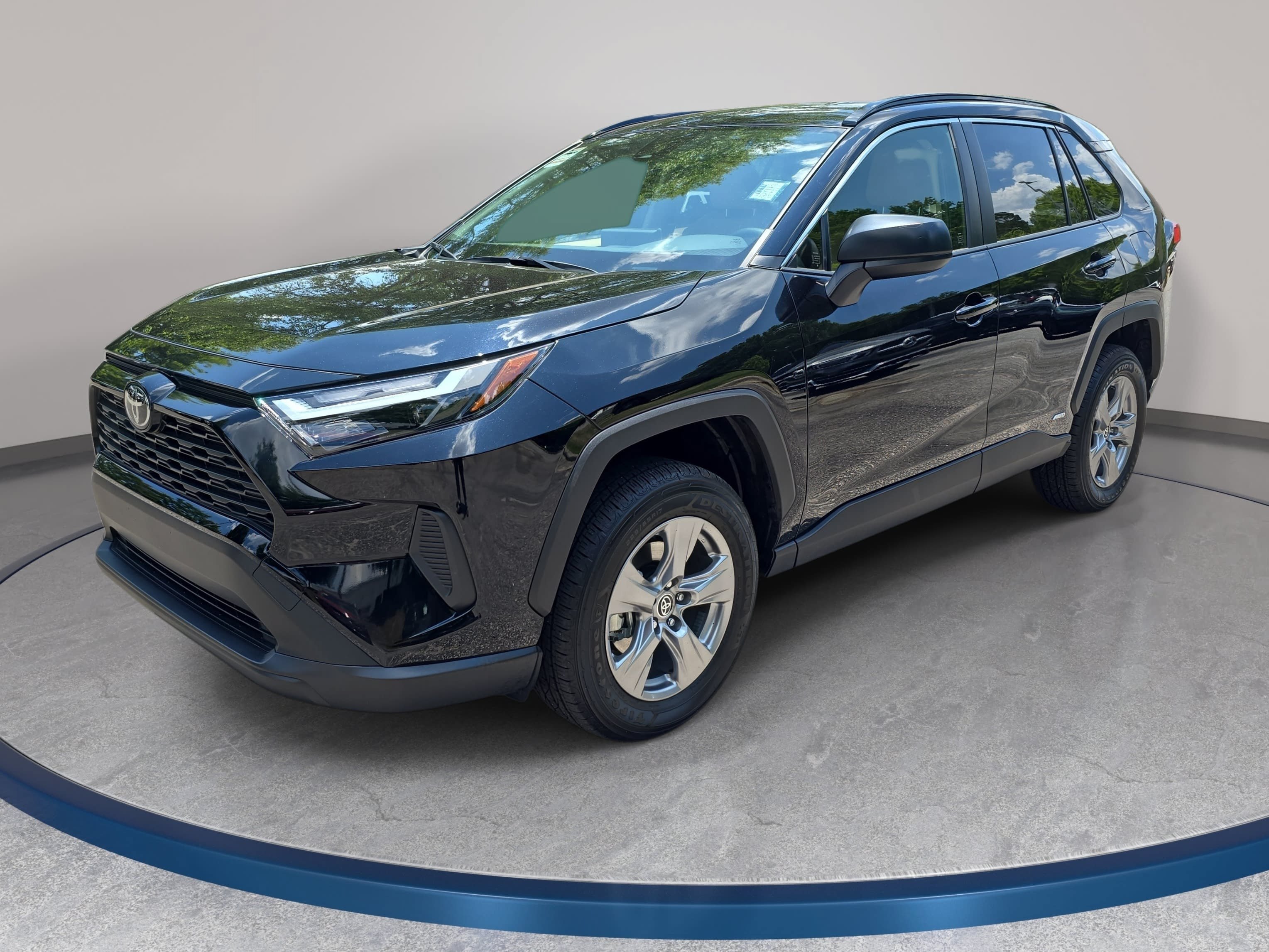 Used 2025 Toyota RAV4 LE AWD/4WD video 1