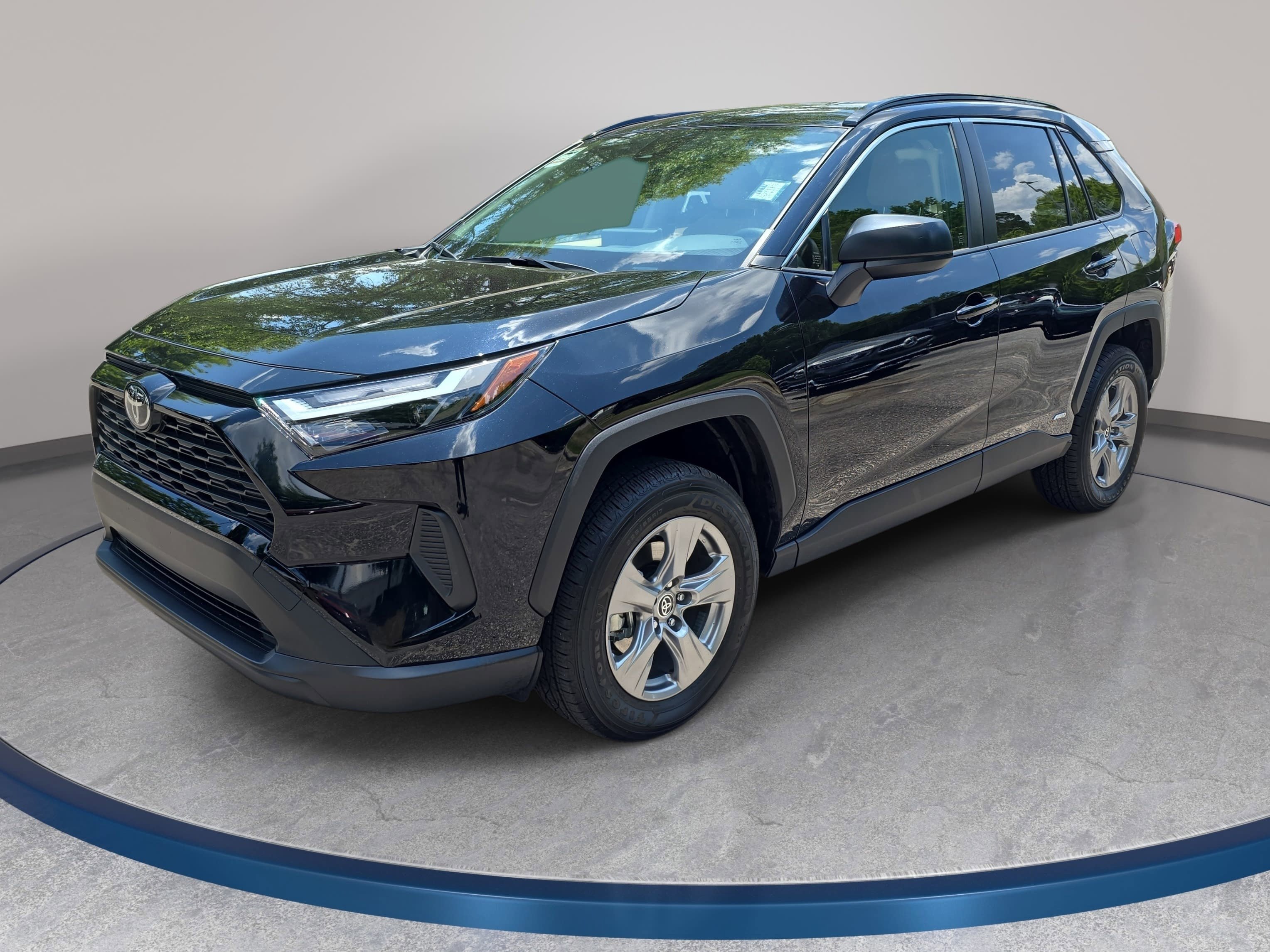 Used 2025 Toyota RAV4 LE AWD/4WD image 1