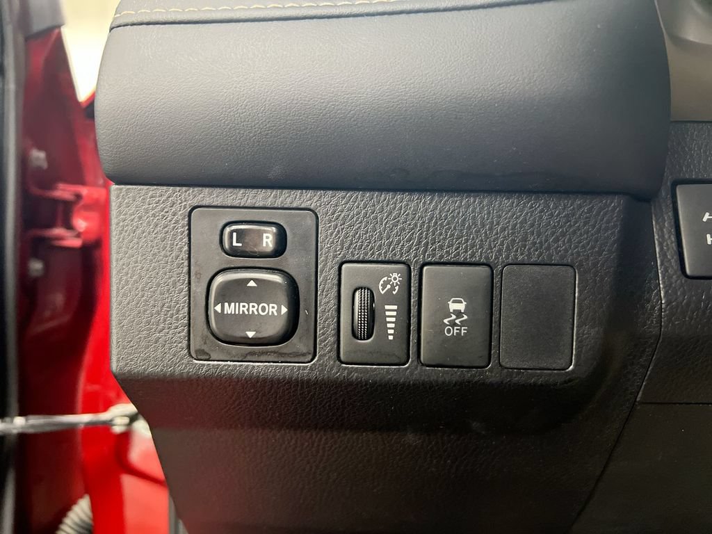 Used 2015 Toyota RAV4 XLE AWD/4WD image 18