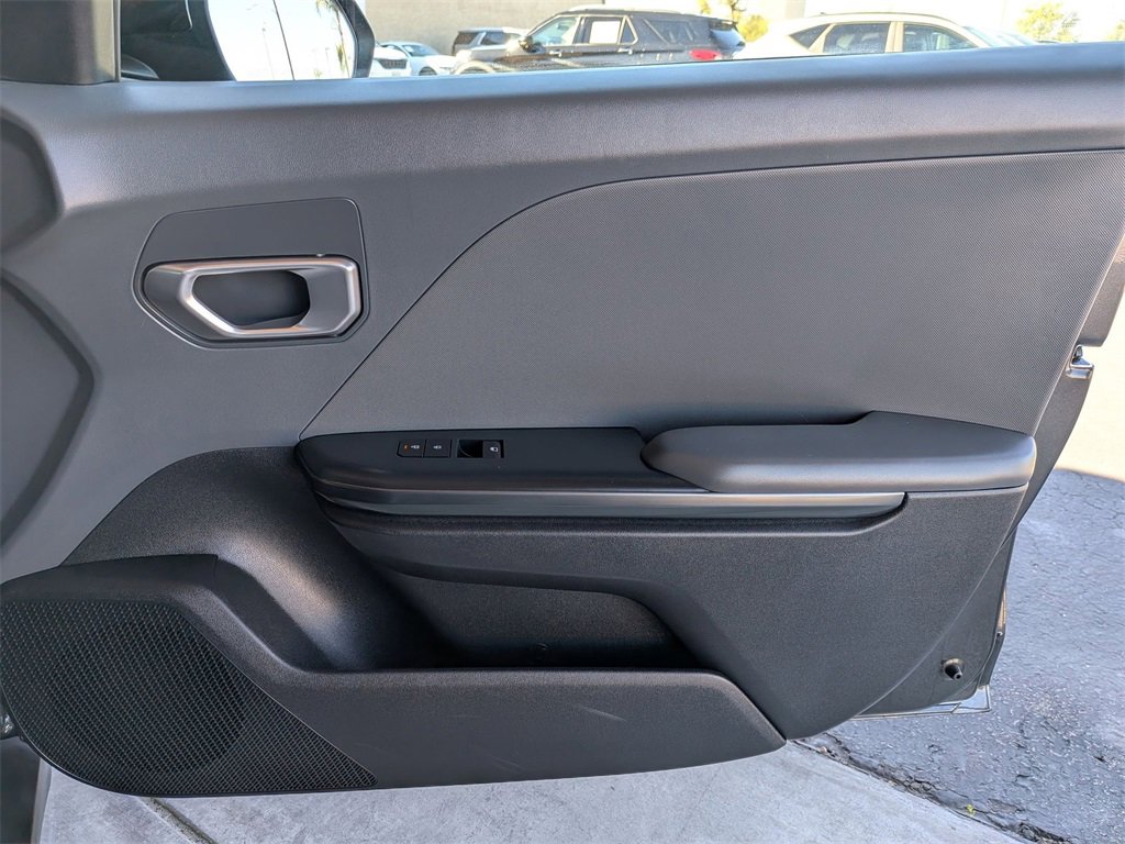 Used 2025 Kia K4 LXS image 33