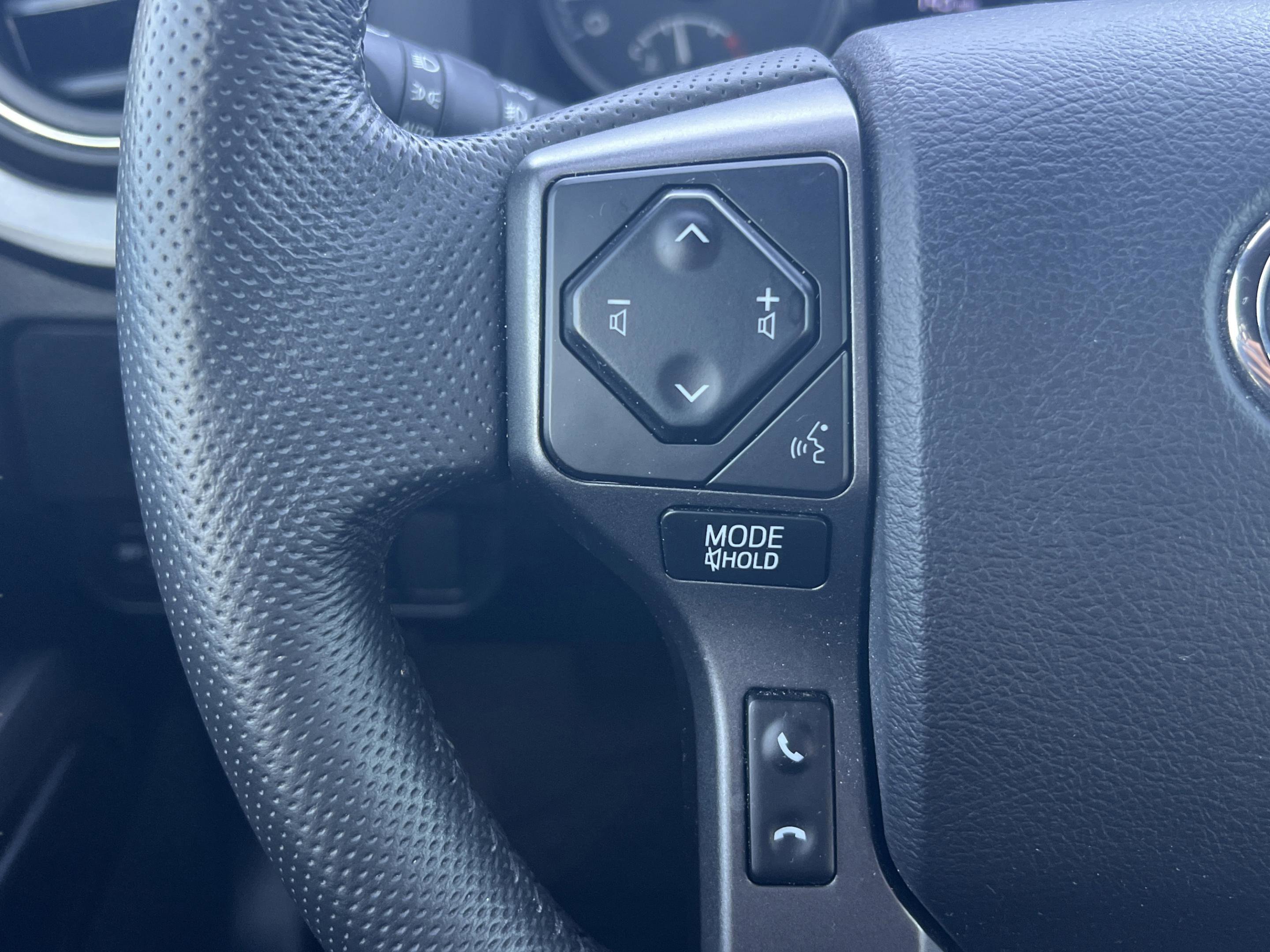 Used 2022 Toyota Tacoma SR image 17