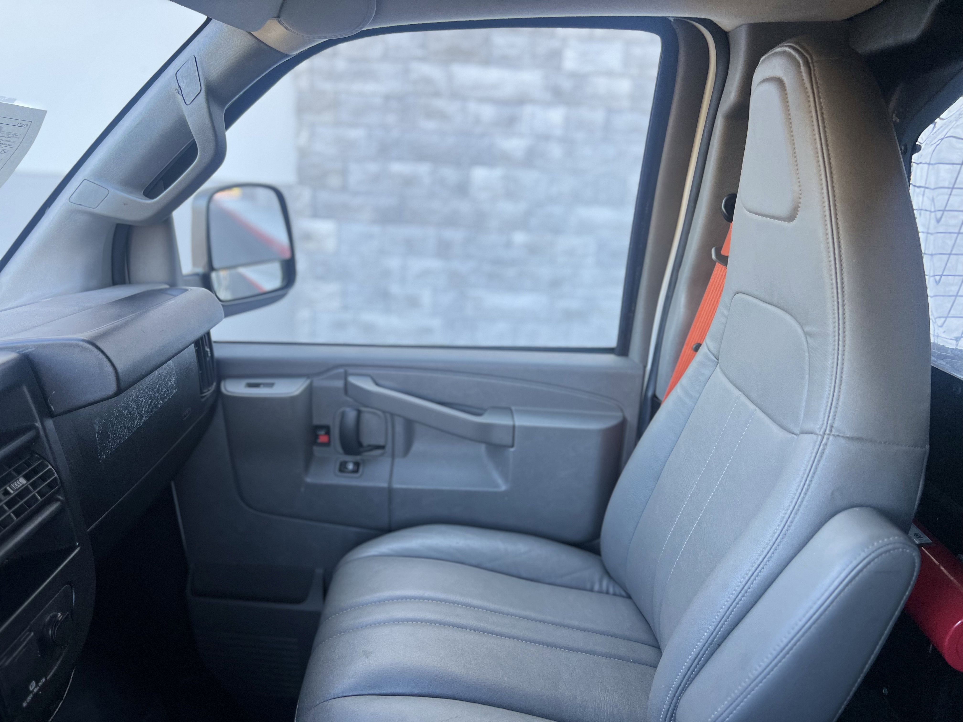 Used 2018 Chevrolet Express 2500 w/ Driver Convenience Package RWD image 8