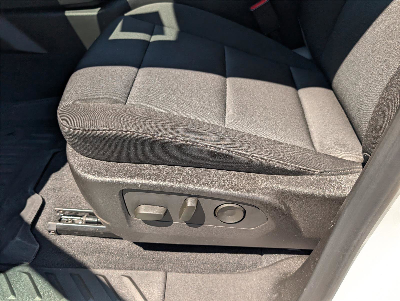 Used 2024 Chevrolet Colorado Trail Boss w/ Technology Package image 20