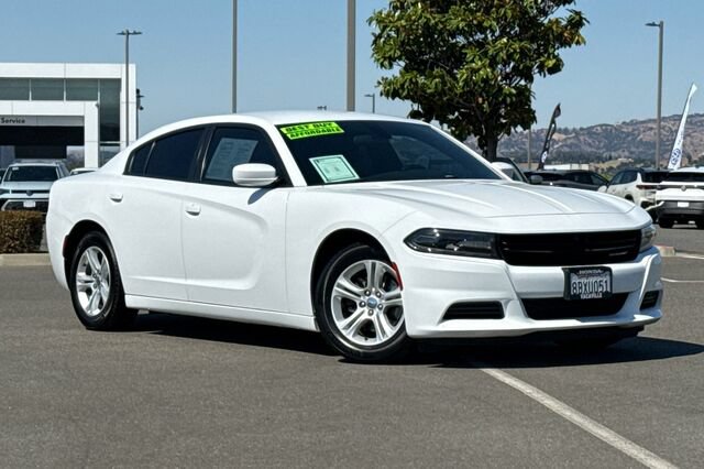 Used 2018 Dodge Charger SXT RWD image 2